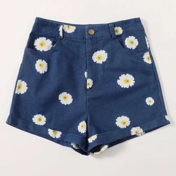 SHEIN Pants - NEW Tencel Daisy Shorts